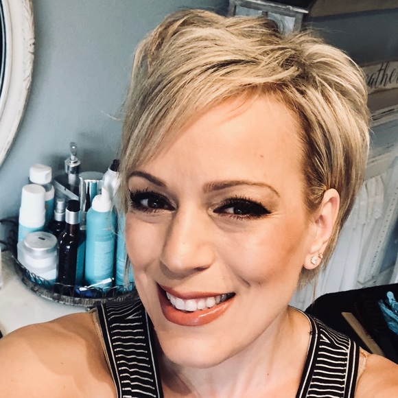 Meet your Posher, Kristine - Picture 1 of 1